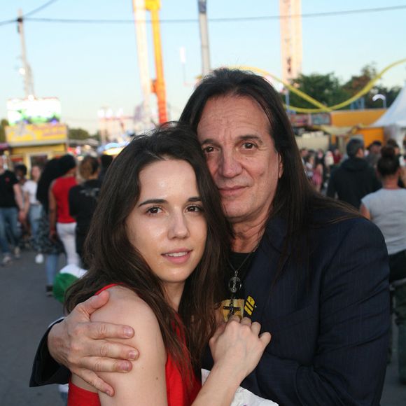 Exclusif - Francis Lalanne et sa fille Helia - Journée de la Fête Arc en Ciel pour la diversité au profit de l'association "Innocence En Danger" à la Foire du Trône à Paris le 1er juin 2019. M. Campion s'affiche avec A. Benalla, son nouveau "consultant sécurité" pour la Foire du Trône. © JLPPA/Bestimage