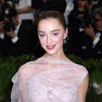 Elle a choisi un grand styliste français et la Provence pour dire oui : La star de La Chronique de Bridgerton s'est mariée