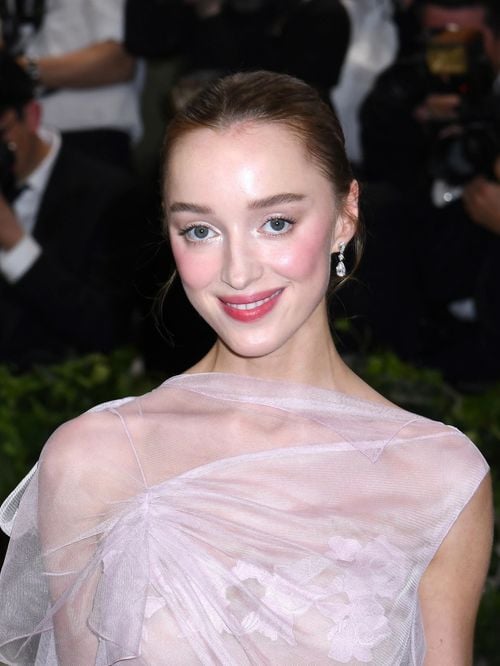 Elle a choisi un grand styliste français et la Provence pour dire oui : La star de La Chronique de Bridgerton s'est mariée