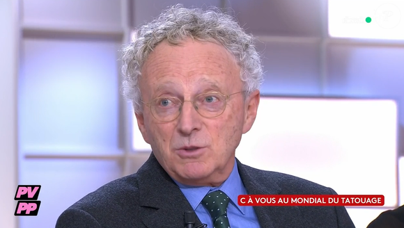 Nelson Monfort dans "C à vous" sur France 5 avec Sophie Davant, Fauve Hautot et Chris Marques.