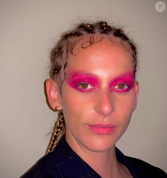 Mais elle précise qu’elle n’a pas grandi à ses côtés.

Marcia Higelin sur Instagram. Le 23 avril 2022.