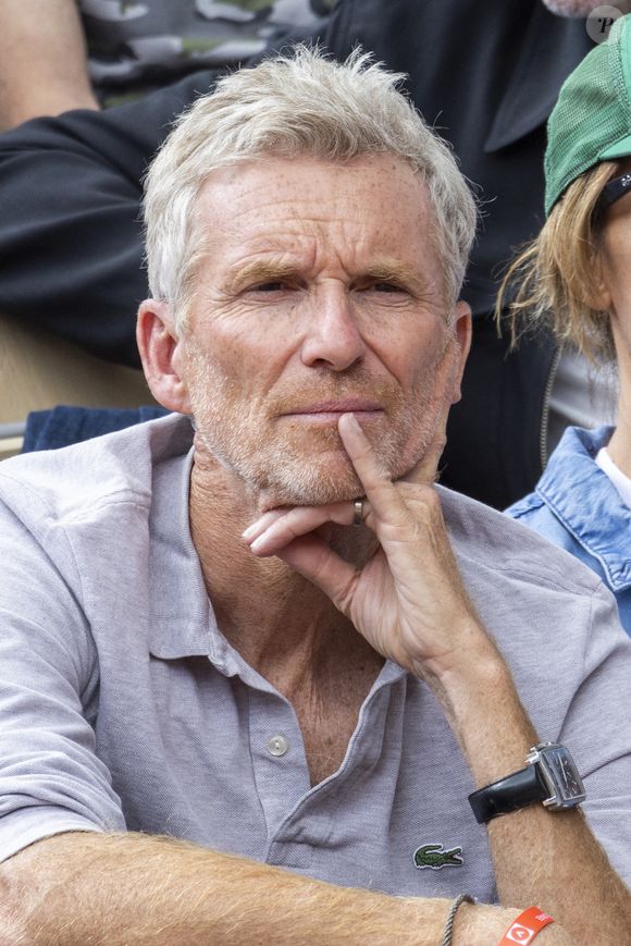 Denis Brogniart - Célébrités dans les tribunes des internationaux de France de Roland Garros à Paris le 30 mai 2022. © Cyril Moreau - Dominique Jacovides/Bestimage
