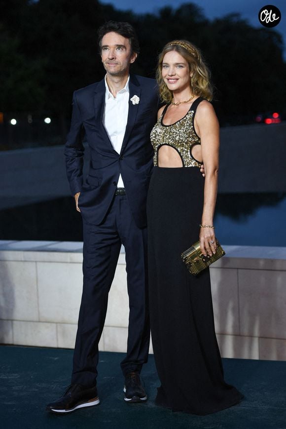 Ils se sont mis en couple en 2011, après avoir quitté leur conjoints respectifs et s'être renvoyé un texto...

Antoine Arnault et Natalia Vodianova assistent à l'événement "The Prelude to The Paris Games 2024" à la Fondation Vuitton à Paris, en France, le 25 juillet 2024. Photo : Aurore Marechal/Abaca