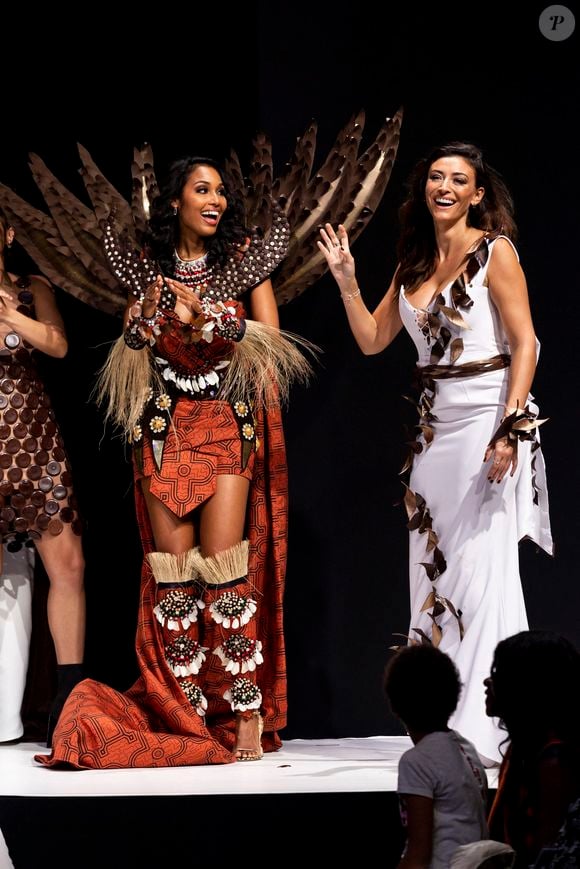 Rachel Legrain-Trapani et Clemence Botino lors du défilé d'ouverture du salon du chocolat 2022 à Paris porte de Versailles le 27 octobre 2022. © Pierre Perusseau / Veeren / Bestimage