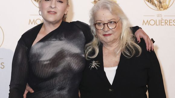 Marilou Berry met sa silhouette en valeur dans une robe Jean Paul Gautier pour les Molières, coulisses de sa mise en beauté particulière