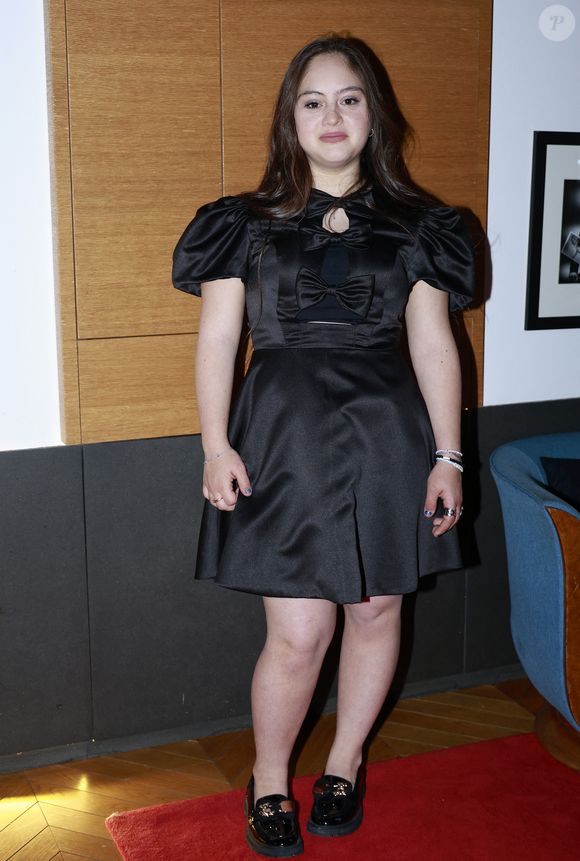 Pour le moment, ni l'intrigue ni la date de diffusion de ce nouvel épisode n'ont été dévoilés au grand dam des plus curieux.

Mayane-Sarah El Baze lors de la présentation de l'oeuvre "No Judgement here" de Philippe Shangti revisitée par l'équipe du film "Un p'tit truc en plus" au studio Harcourt à Paris le 4 juin 2025. © Christophe Aubert via Bestimage