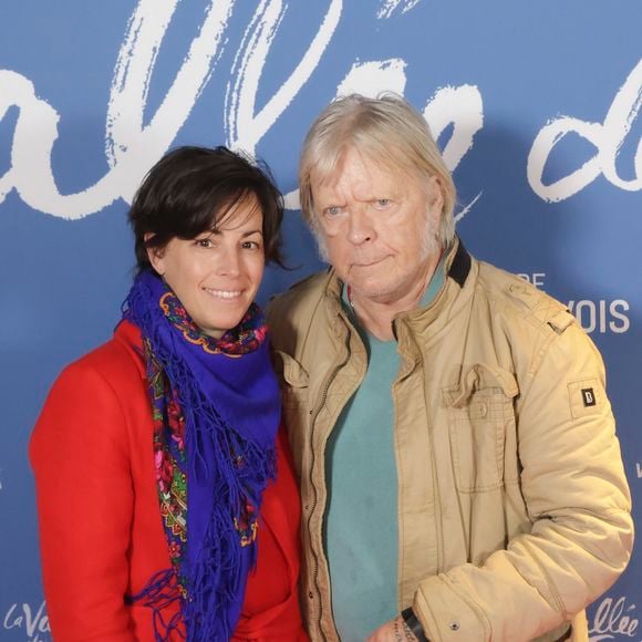 Renaud et Cerise filent le parfait amour.

Renaud et sa femme Cerise (Christine Marot) lors de l'avant-première du film "La vallée des fous" au Pathé Wepler à Paris. © Jack Tribeca / Bestimage