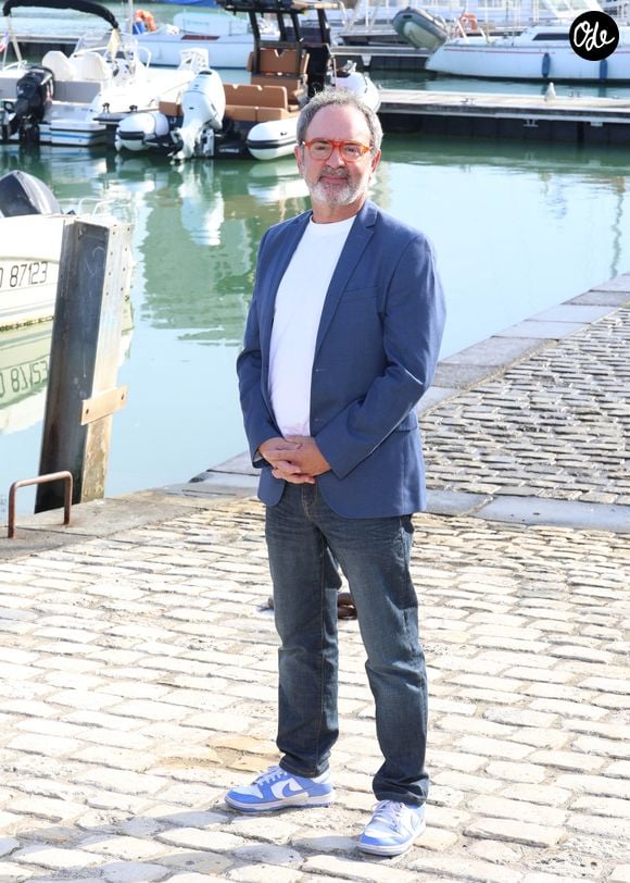 Bruno Solo lors du photocall du 'Nouveau Jour'' lors du 27ème Festival de la Fiction de la Rochelle, France, le 19 septembre 2025. © Denis Guignebourg/Bestimage