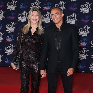 Malgré ce deuil, il présentera demain la finale de la "Star Academy" opposant Léa et Ambre.

Nikos Aliagas et sa femme Tina au photocall de la 27ème édition des NRJ Music Awards au palais des Festivals de Cannes, France, le 31 octobre 2025. © Dominique Jacovides/Bestimage