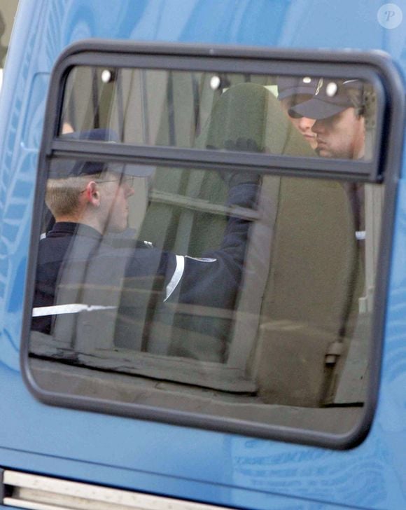 Jean-Pierre Treiber, soupçonné d'avoir assassiné Géraldine Giraud et Katia Lherbier, arrive au palais de justice de Sens, France, le 20 décembre 2004. Photo par Mousse-Gorassini/ABACA.