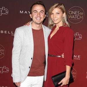 Frankie Muniz et sa compagne Paige Price à la soirée 'One's to Watch' à NeueHouse à Hollywood, le 4 octobre 2017. ©Backgrid USA / Bestimage