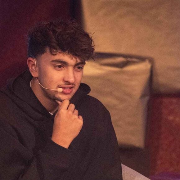 "Quand nous avons acheté la maison, il n’était pas très connu mais depuis, sa mère nous a dit de faire attention, a renchéri son épouse auprès des enquêteurs, dit 'Le Parisien'. Son fils avait eu des menaces et il fallait donc faire attention."

Inoxtag - Enregistrement de l'émission "Esprit dog christmas show" pour la chaîne YouTube au théâtre du Gymnase Marie Bell à Paris le 19 décembre 2022. Baptiste Autissier / Panoramic / Bestimage