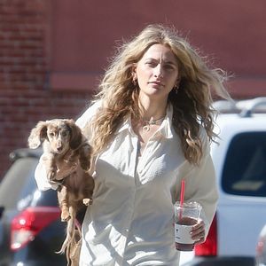 EXCLUSIVE  - Paris Jackson was seen in West Hollywood enjoying a smoothie and a walk with her new dog. © Backgrid USA / Bestimage