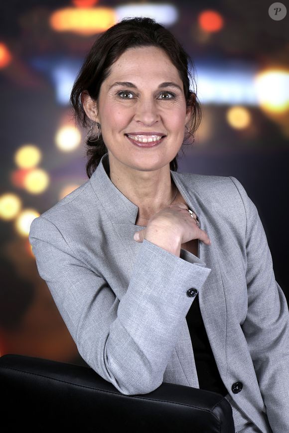 Dans les années qui ont suivi la perte de son mari, la journaliste avait parlé avec émotion du temps du deuil et de son absence permanente, refusant de réduire son souvenir à une simple "page tournée". 

Portrait de Dominique Lagrou-Sempere lors de l'enregistrement de l'émission "Chez Jordan" à Paris. Le 7 mars 2023
Photo par Cédric Perrin / Bestimage