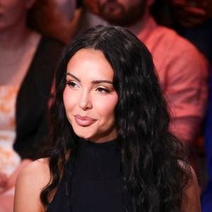 Après avoir exprimé leur inquiétude sur les réseaux suite aux frappes qui ont touché Dubaï, les influenceurs sont désormais de plus en plus nombreux à changer de discours.
Exclusif - Nabilla Vergara sur le plateau de l'émission "C à vous" lors du 78ème Festival International du Film de Cannes.
Photo : Jack Tribeca / Bestimage