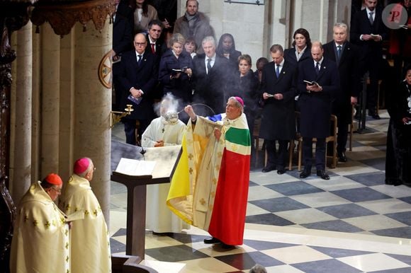 Jean-Charles de Castelbajac était en charge des tenues des religieux.

L'archevêque de Paris, Laurent Ulrich - Cérémonie de réouverture de la cathédrale Notre-Dame de Paris, le 7 décembre 2024. Joyau de l’art gothique, lieu de culte et de culture, symbole universel de la France et de son histoire, la cathédrale de Notre-Dame de Paris rouvre ses portes les 7 et 8 décembre, cinq ans après le terrible incendie qui l’avait ravagée le 15 avril 2019. 
© Dominique Jacovides / Bestimage