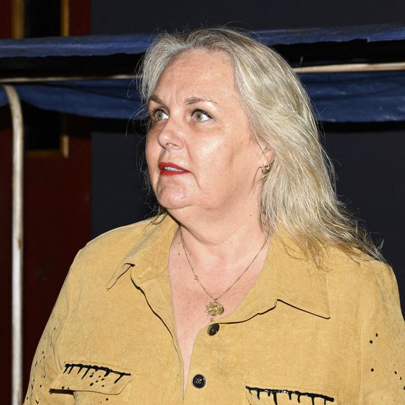 Avant de connaître l’amour dans les bras de Régis Viogeat, Valérie Damidot s’était mariée à un homme qu’elle avait fini par qualifier de "sous-merde" sur France Inter.

Valerie Damidot assiste à la première de "Indiana Jones et le Cadran du Destin" au Grand Rex à Paris, France. Photo de Victor Joly/ABACAPRESS.COM