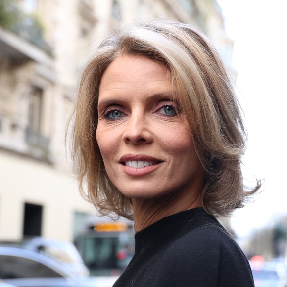 Sylvie Tellier - Les célébrités arrivent au défilé Stéphane Rolland à la Salle Pleyel, "Collection Haute Couture Printemps/Eté 2025" lors de la Fashion Week de Paris (PFW), le 28 janvier 2025. 
© Denis Guignebourg / Bestimage