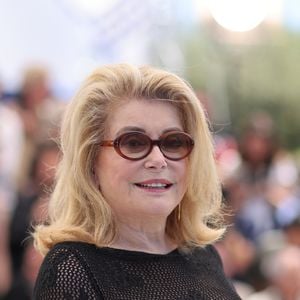 Catherine Deneuve - Photocall du film "Marcello Mio" (Compétition) lors du 77ème Festival International du Film de Cannes (14 - 25 mai 2024), le 22 mai 2024. 
© Jacovides / Moreau / Bestimage