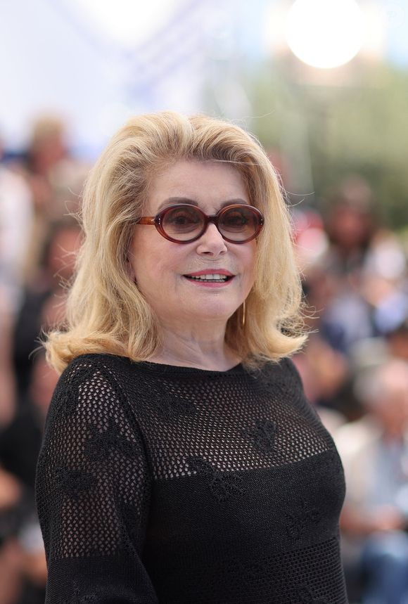 Catherine Deneuve - Photocall du film "Marcello Mio" (Compétition) lors du 77ème Festival International du Film de Cannes (14 - 25 mai 2024), le 22 mai 2024. 
© Jacovides / Moreau / Bestimage