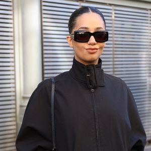 Lena Mahfouf (Lena Situations) aux arrivées au défilé Courrèges "Collection Femme Prêt-à-Porter Automne/Hiver 2026-2027" lors de la Fashion Week de Paris (PFW) au Carreau du Temple, à Paris, France, le 4 mars 2026. © Denis Guignebourg/Bestimage