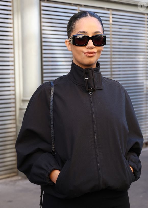 Lena Mahfouf (Lena Situations) aux arrivées au défilé Courrèges "Collection Femme Prêt-à-Porter Automne/Hiver 2026-2027" lors de la Fashion Week de Paris (PFW) au Carreau du Temple, à Paris, France, le 4 mars 2026. © Denis Guignebourg/Bestimage