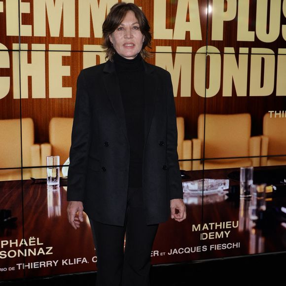 Tout en admettant : "Pour les jeunes d’aujourd’hui, l’époque est beaucoup plus délicate". 

Mathilde Seigner - Avant-première du film "La femme la plus riche du monde" au cinéma UGC Ciné Cité Les Halles à Paris le 21 octobre 2025. © Coadic Guirec/Bestimage