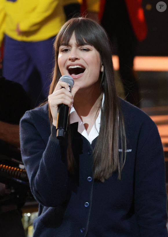 Au départ, le concert prévu pour la réouverture de la cathédrale Notre-Dame de Paris devait être diffusé en direct sur France 2 le samedi 7 décembre 2024

Clara Luciani - Les célébrités se mobilisent pour la 38ème édition du Téléthon dans les studios de France 2 à Paris © Coadic Guirec / Bestimage