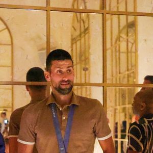 Le Serbe y avait également célébré sa médaille d'or l'été dernier

Paris, FRANCE - Le joueur de tennis Novak Djokovic a été vu arrivant au restaurant de Sienne, affichant fièrement sa médaille d’or aux Jeux olympiques de 2024. L’athlète a profité d’un repas de célébration suite à sa récente victoire.
Backgrid USA / Bestimage