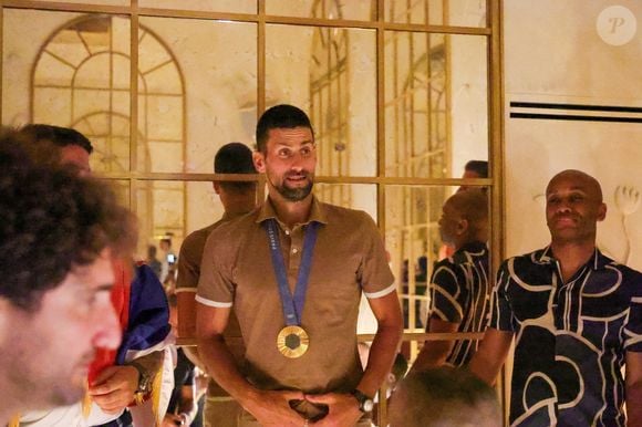 Le Serbe y avait également célébré sa médaille d'or l'été dernier

Paris, FRANCE - Le joueur de tennis Novak Djokovic a été vu arrivant au restaurant de Sienne, affichant fièrement sa médaille d’or aux Jeux olympiques de 2024. L’athlète a profité d’un repas de célébration suite à sa récente victoire.
Backgrid USA / Bestimage
