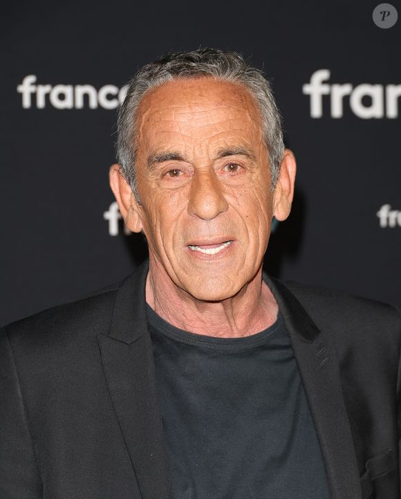 Thierry Ardisson au photocall pour la conférence de presse de rentrée de France TV à la Grande Halle de la Villette à Paris, France, le 11 juillet 2023. © Coadic Guirec/Bestimage