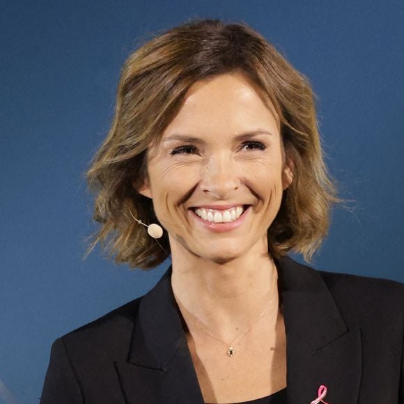 Le week-end a été chargé en émotions pour Isabelle Ithurburu.

Exclusif - Isabelle Ithurburu - Soirée de lancement "Octobre Rose" organisée par l’association Ruban Rose présentée par I. Ithurburu à Paris. 
© Alain Guizard / Bestimage