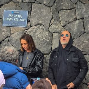 L’événement, organisé ce mardi 14 octobre, a rassemblé de nombreux proches du rockeur, parmi lesquels Pascal Obispo, Bruno Putzulu et le photographe Tony Franck.

Laura Smet et Pascal Obispo lors de l'inauguration de l’esplanade Johnny Hallyday au pied du Zénith d'Auvergne à Cournon-d'Auvergne, près de Clermont-Ferrand, France, le 14 octobre 2025. 

© Eternity/Bestimage