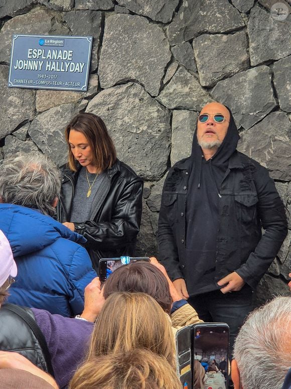 L’événement, organisé ce mardi 14 octobre, a rassemblé de nombreux proches du rockeur, parmi lesquels Pascal Obispo, Bruno Putzulu et le photographe Tony Franck.

Laura Smet et Pascal Obispo lors de l'inauguration de l’esplanade Johnny Hallyday au pied du Zénith d'Auvergne à Cournon-d'Auvergne, près de Clermont-Ferrand, France, le 14 octobre 2025. 

© Eternity/Bestimage