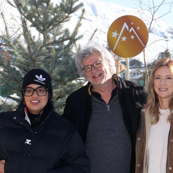 Melha Bedia, Michel Leclerc et Léa Drucker - Photocall du film "Le Mélange des genres" dans le cadre de la 28ème édition du Festival international du film de comédie de l'Alpe d'Huez le 18 janvier 2025. © Dominique Jacovides / Bestimage