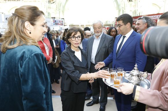 Durant trois jours, des milliers de personnes sont attendues au Grand Palais de Paris pour venir à la rencontre de 1.000 auteurs.

Rachida Dati, Vincent Montagne, Mohamed Mehdi Bensaid (Ministre de la Jeunesse, de la Culture et de la Communication du Maroc) - Ouverture du Festival du Livre de Paris 2025 au Grand Palais à Paris le 10 avril 2025. Le Maroc est l'invité d'honneur du Festival du Livre de Paris 2025, qui fête son retour au Grand Palais.  © Marc Ausset-Lacroix/Bestimage