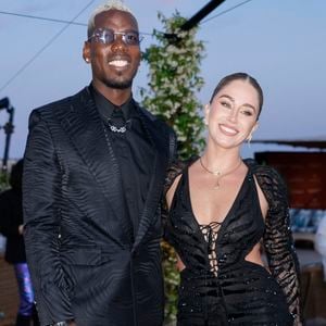 "On a vécu des moments très durs mais on est restés unis. C’est ce qu’on voulait dire aux gens à travers cette collection : vous n’êtes pas seuls à vivre des épreuves, l’important est de se relever" a confié Zulay.

Paul Pogba, Maria Zulay Pogba Salaues assistent à l'événement Roberto Cavalli avant le 78e Festival de Cannes annuel le 18 mai 2025 à Cannes, France. Photo by Marco Piovanotto/ABACAPRESS.COM