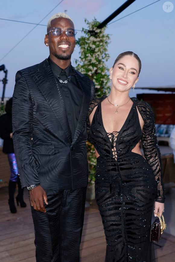 "On a vécu des moments très durs mais on est restés unis. C’est ce qu’on voulait dire aux gens à travers cette collection : vous n’êtes pas seuls à vivre des épreuves, l’important est de se relever" a confié Zulay.

Paul Pogba, Maria Zulay Pogba Salaues assistent à l'événement Roberto Cavalli avant le 78e Festival de Cannes annuel le 18 mai 2025 à Cannes, France. Photo by Marco Piovanotto/ABACAPRESS.COM