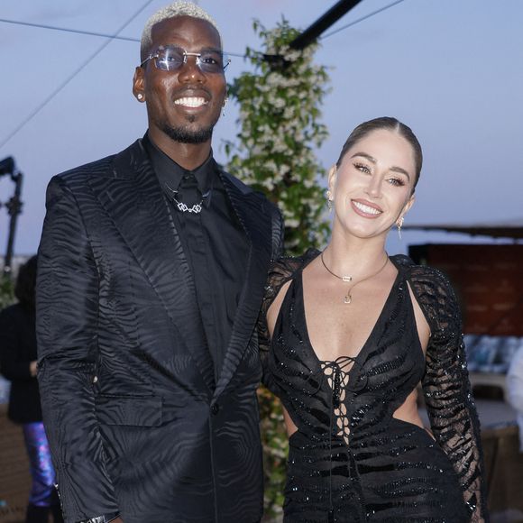 "On a vécu des moments très durs mais on est restés unis. C’est ce qu’on voulait dire aux gens à travers cette collection : vous n’êtes pas seuls à vivre des épreuves, l’important est de se relever" a confié Zulay.

Paul Pogba, Maria Zulay Pogba Salaues assistent à l'événement Roberto Cavalli avant le 78e Festival de Cannes annuel le 18 mai 2025 à Cannes, France. Photo by Marco Piovanotto/ABACAPRESS.COM