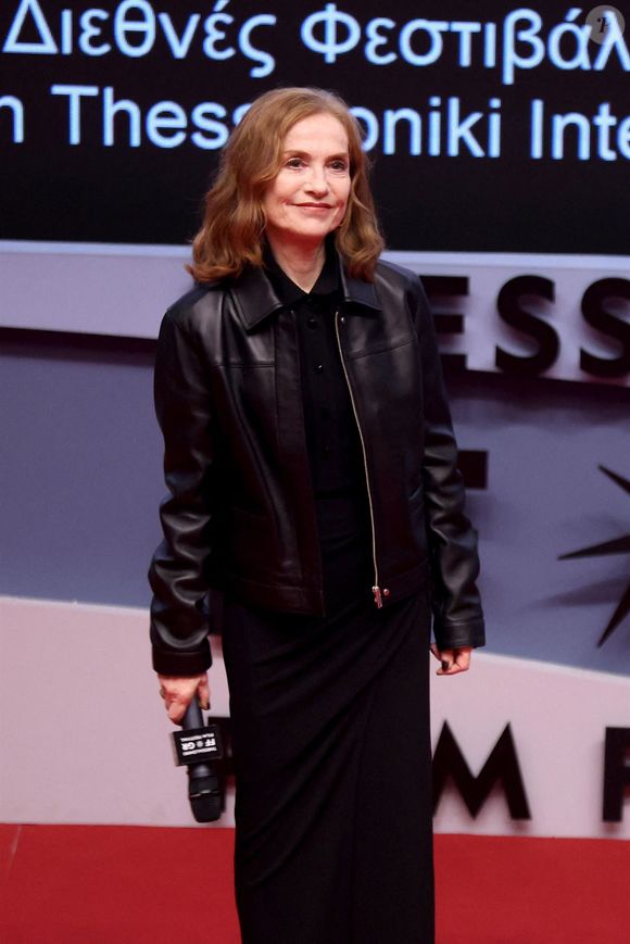 Cette activité douce lui permet de rester en forme sans contrainte.

Thessalonique, GRÈCE L'actrice française Isabelle Huppert assiste à la 66e édition du Festival international du film de Thessalonique pour la projection de son film "La femme la plus riche du monde" Photo par Backgrid UK/ Bestimage