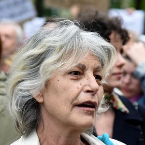 Lio participe à un rassemblement en soutien à Lyhanna devant le palais de justice de Paris, pour dénoncer l'inaction de la justice face aux violences faites aux femmes et aux enfants. France, le 8 juin 2026. Photo : Alain Apaydin/ABACAPRESS.COM