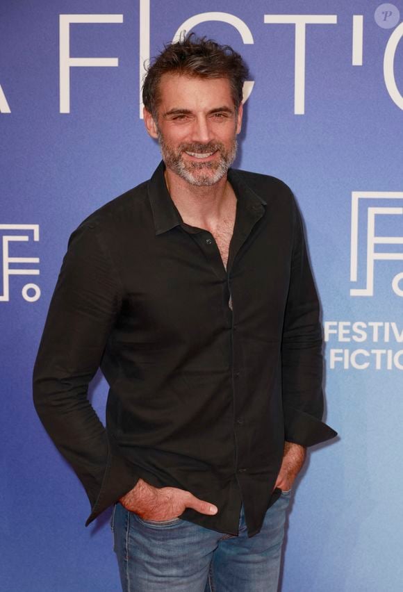 Gil Alma au photocall de la cérémonie de clôture du 27ème Festival de la Fiction de la Rochelle, France, le 20 septembre 2025. © Christophe Aubert via Bestimage