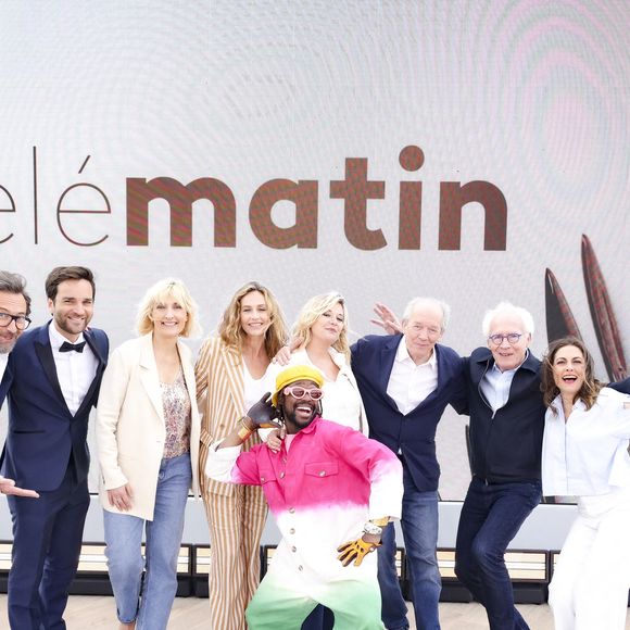 Elle sera aux commandes d'une nouvelle émission sur France 3

Flavie Flament, Charlotte Lipinska, Alex Jaffray, Samuel Ollivier, Camille Dahan, Cécile de France, les Frères Dardenne (Luc et Jean-Pierre Dardenne) et Femi the Scorpion sur le plateau de l'émission Télématin en marge du 78ème Festival International du Film de Cannes, France, le 22 mai 2025. © Jack Tribeca/Bestimage