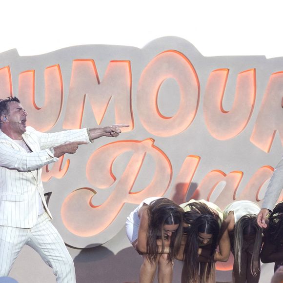 Michael Youn et Kev Adams - Enregistrement de l'émission "L'humour à la plage" pour la 2eme édition du festival de Juan les Pins à la pinède Gould le 27 juin 2025.  © Bruno Bebert / Bestimage