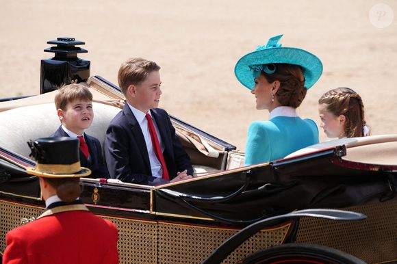 (de gauche à droite) Le prince Louis, le prince George, la princesse de Galles et la princesse Charlotte lors de la cérémonie de la montée des couleurs à Horse Guards Parade, au centre de Londres, à l'occasion de l'anniversaire officiel du roi Charles III.  Le 14 juin 2025. Photo by Jonathan Brady/PA Wire/ABACAPRESS.COM