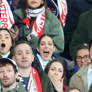Exclusif - Manon Mittenaere, soeur d'Iris, Iris Mittenaere, Marie-Pierre Galès, mère de A.Dupont lors du match de rugby du Tournoi des Six Nations France contre Angleterre au Stade de France à Saint-Denis le 14 mars 2026. © AGENCE / BESTIMAGE