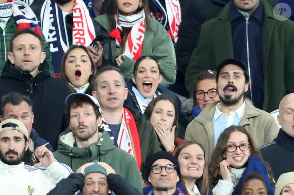 Exclusif - Manon Mittenaere, soeur d'Iris, Iris Mittenaere, Marie-Pierre Galès, mère de A.Dupont lors du match de rugby du Tournoi des Six Nations France contre Angleterre au Stade de France à Saint-Denis le 14 mars 2026. © AGENCE / BESTIMAGE