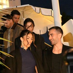 Antoine Dupont et l ex Miss France Iris Mittenaere au photocall du Grand Dîner en toute intimité avec Dadju sur la plage de l'hôtel Carlton en marge du 78ème Festival International du Film de Cannes, France, le 17 mai 2025. © Lionel Urman/Bestimage