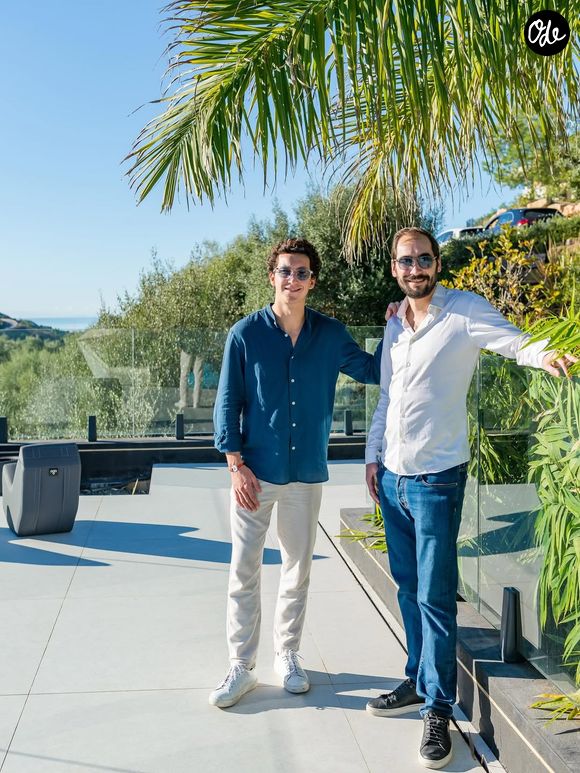 Alors que la majorité des pratiquants de loisir peinent à franchir la barre des 5 mètres, une telle altitude confirme qu'il s'agit d'un rider extrêmement compétent.

Raphaël et Louis Kretz