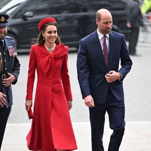 À la sortie de l'abbaye de Westminster pour y assister au service de célébration de la Journée du Commonwealth. 

Le prince William, prince de Galles, et Catherine (Kate) Middleton, princesse de Galles  - La famille royale britannique célèbre le 76ème Commonwealth Day à l'abbaye de Westminster à Londres, le 10 mars 2025.